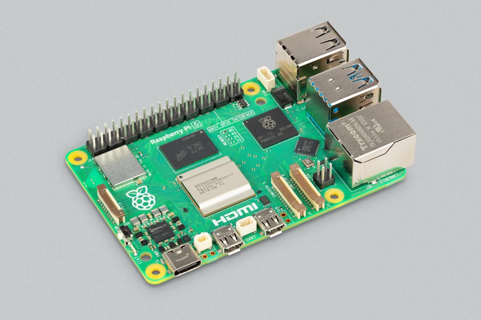 a photo of the raspberry pi 5 computer